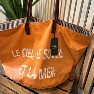 NWT Hues of Dawn Myra Weekender